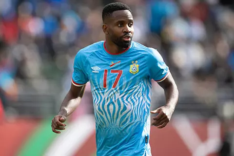 سجل مجددا.. باكامبو يقترب من الهداف التاريخي لمنتخب الكونغو الديمقراطية